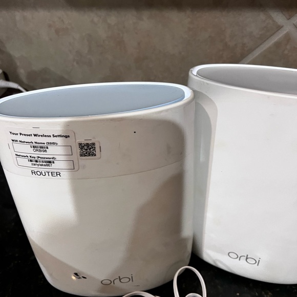 White Wireless Router System - Picture 3 of 7